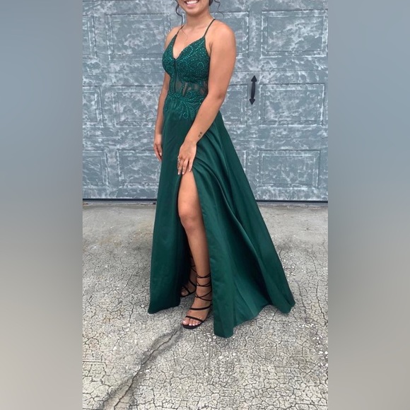 PROM DRESS - Picture 2 of 7